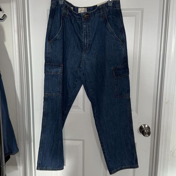 Universal Thread Blue Straight Leg Jeans - Picture 5 of 8